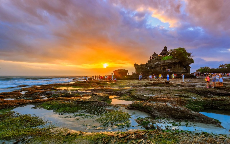 tanah lot temple