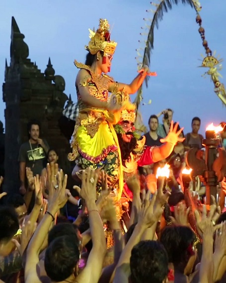 uluwatu kecak fire dance